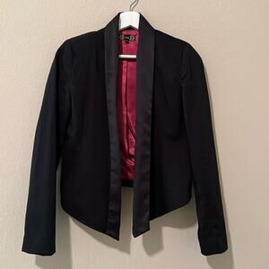 Women’s Collarless Blazer in Black